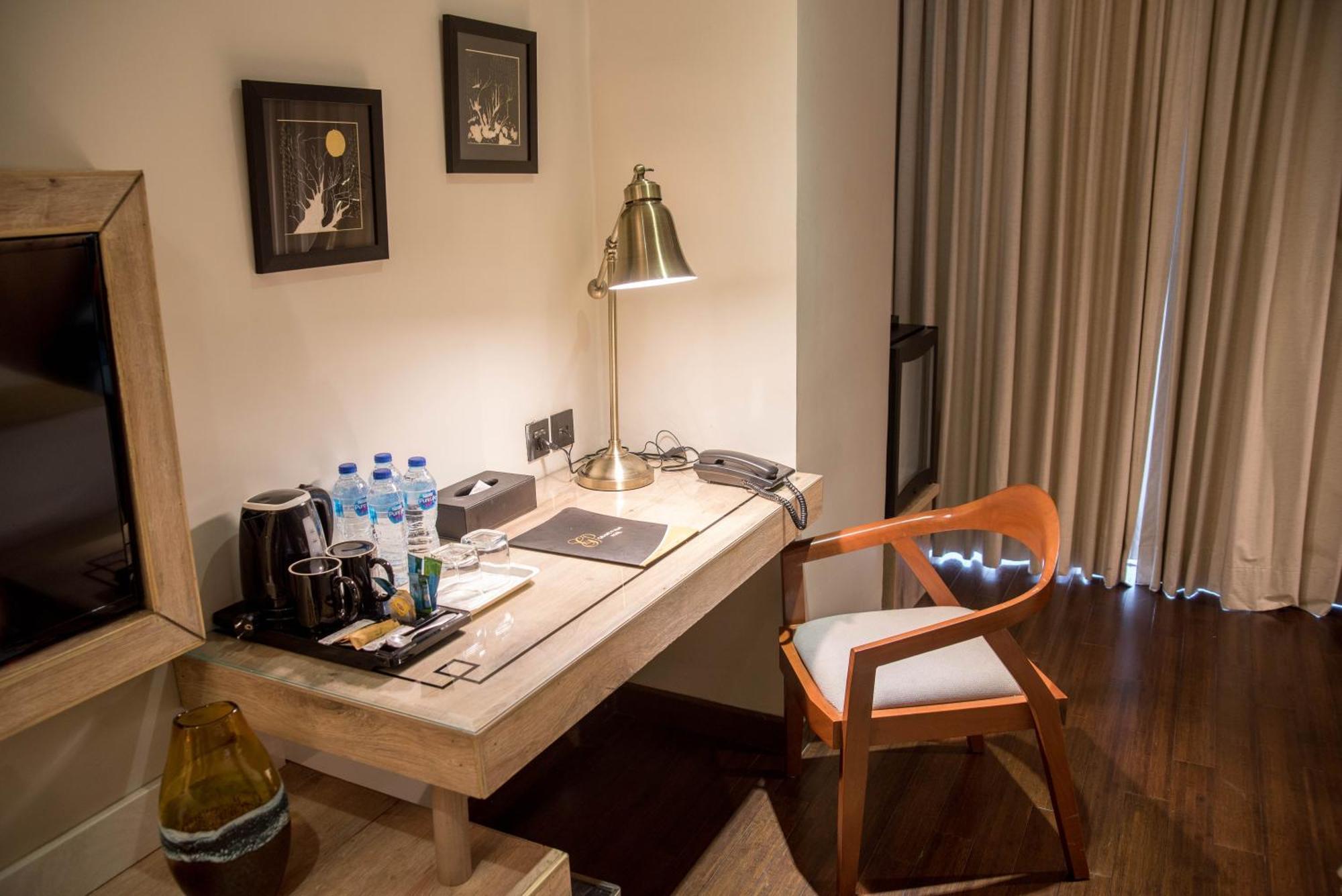 Hotel Dgates Lahaur Zewnętrze zdjęcie