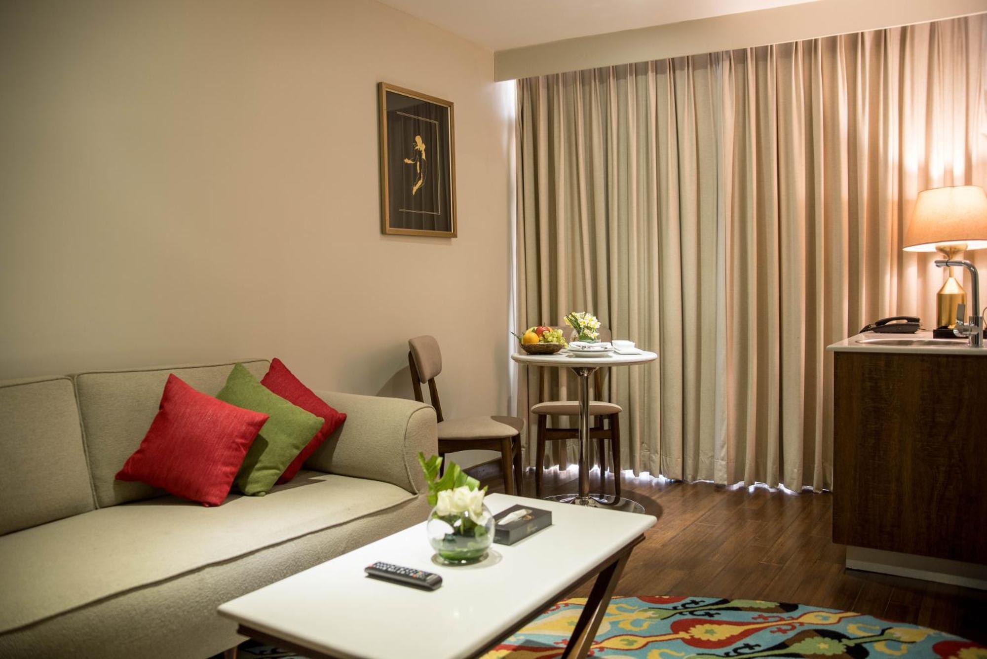 Hotel Dgates Lahaur Zewnętrze zdjęcie