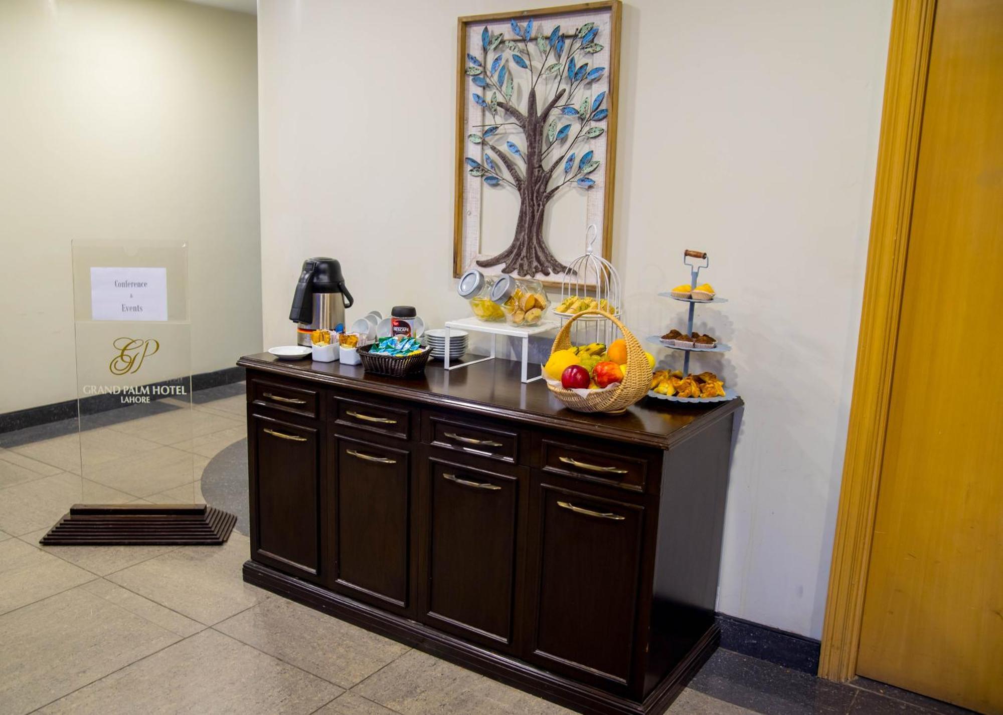 Hotel Dgates Lahaur Zewnętrze zdjęcie
