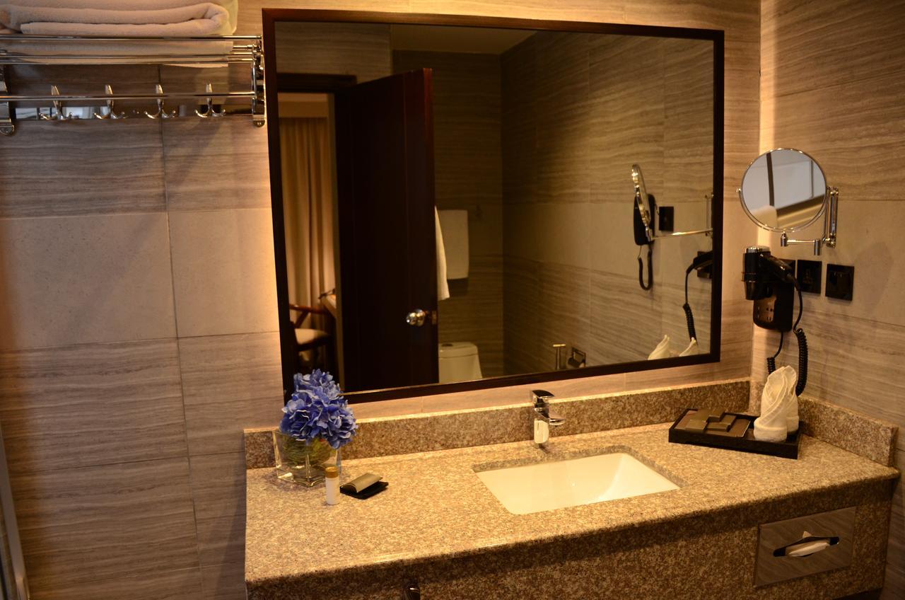Hotel Dgates Lahaur Zewnętrze zdjęcie